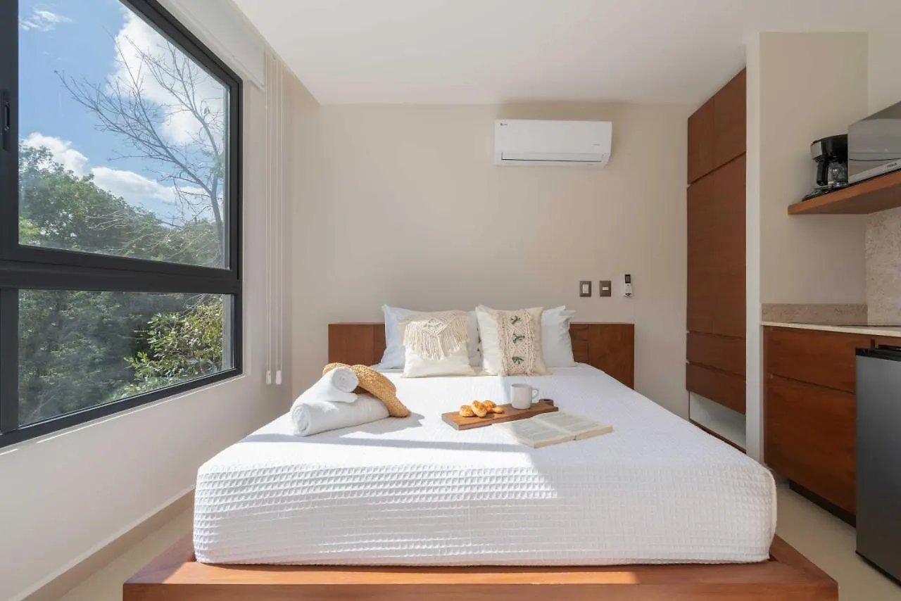 Queen Bed Suite, Infinity Pool & Fast Wifi, Nespresso & Netflix Tulum Apartment