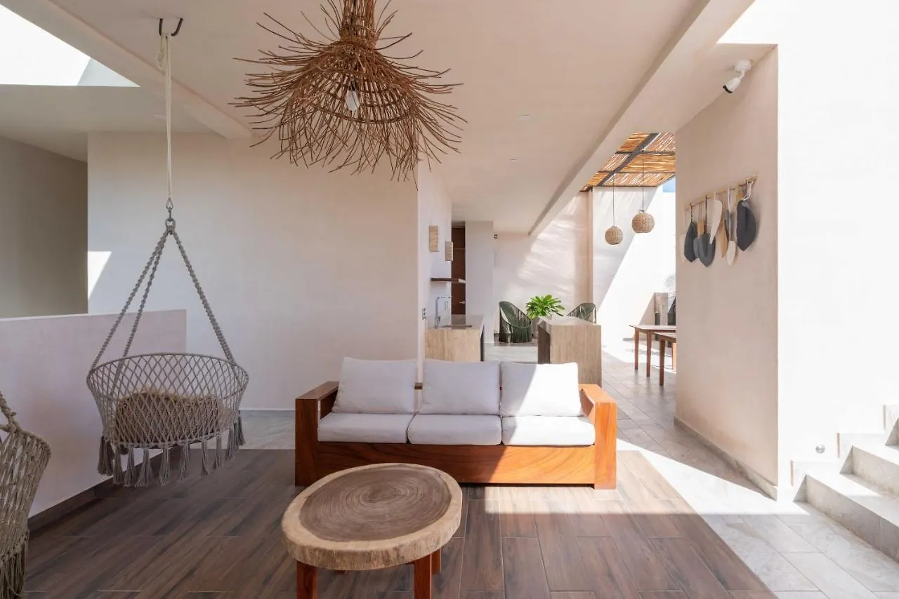 Queen Bed Suite, Infinity Pool & Fast Wifi, Nespresso & Netflix Tulum Apartment